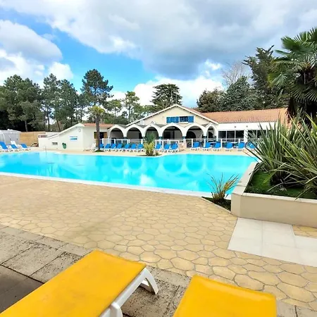 Σπίτι διακοπών Bungalow De 4 Chambres Avec Piscine Partagee Sauna Et Wifi A Jean De Monts A 3 Km De La *