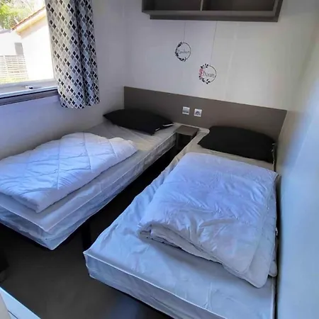 Σπίτι διακοπών Bungalow De 4 Chambres Avec Piscine Partagee Sauna Et Wifi A Jean De Monts A 3 Km De La Σαιν-Ζαν-ντε-Μον